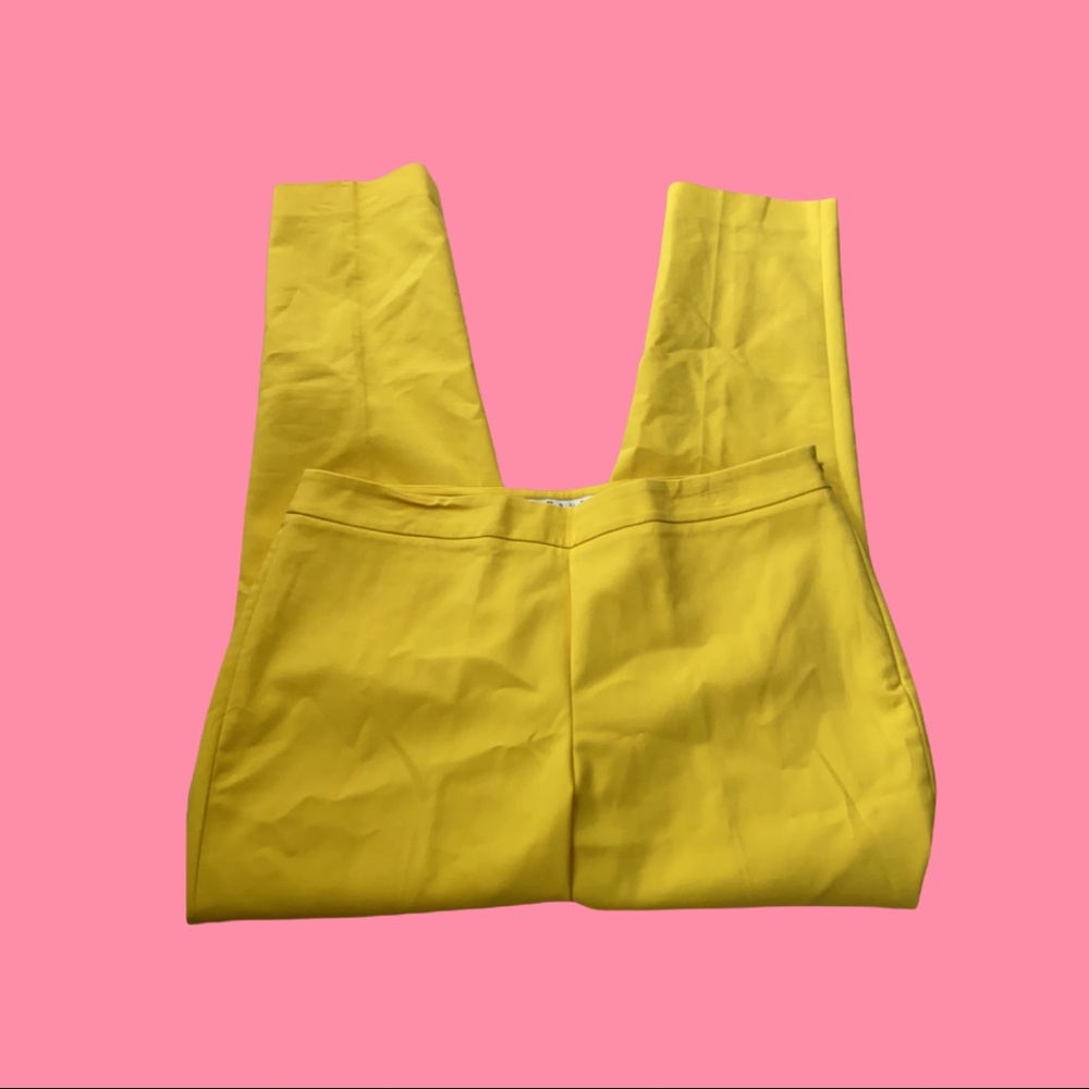 Super cute yellow pants!!